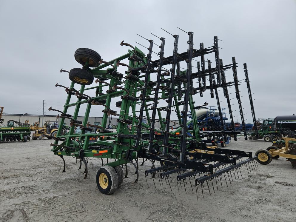 Image for 2013 John Deere 2210