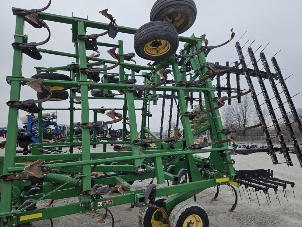 Image for 2013 John Deere 2210