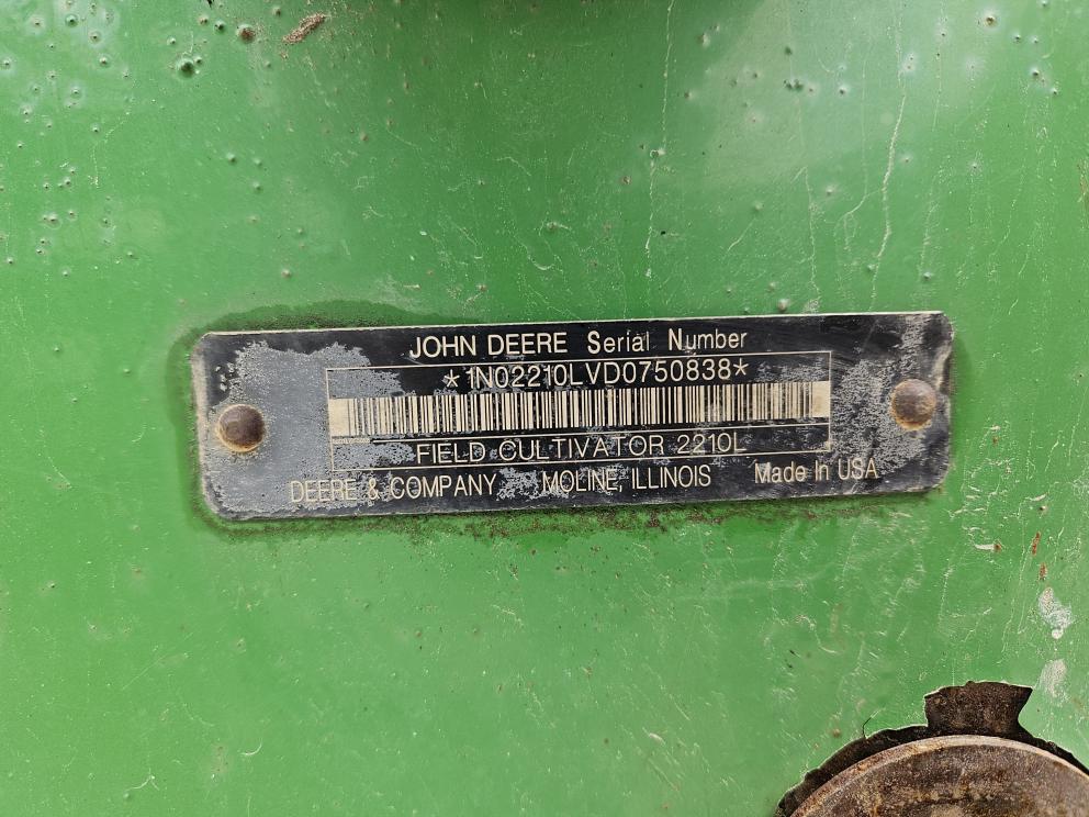 Image for 2013 John Deere 2210