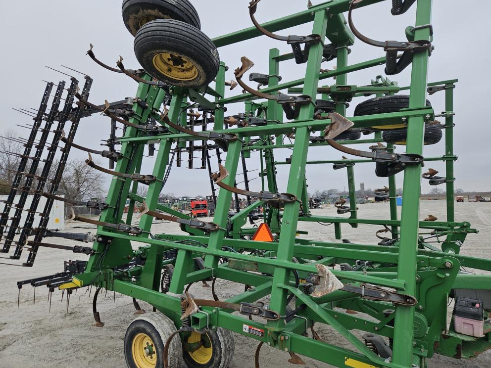 Image for 2013 John Deere 2210