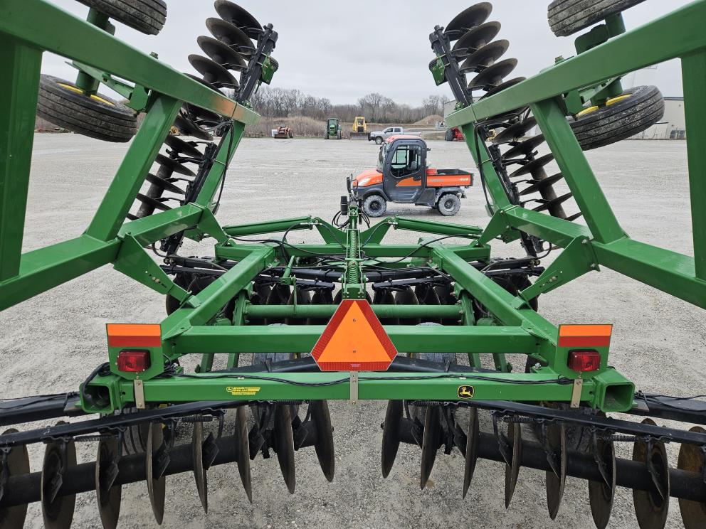 Image for 2011 John Deere 637