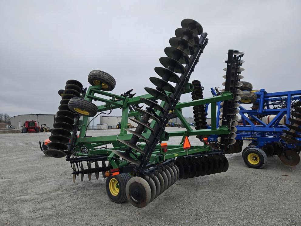 Image for 2011 John Deere 637