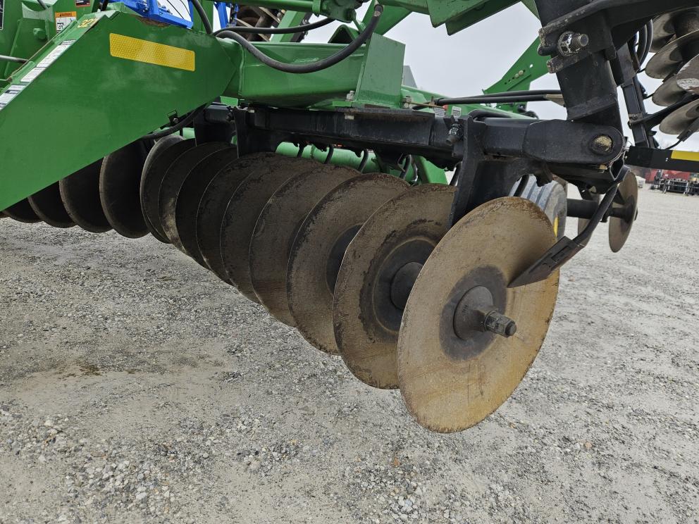 Image for 2011 John Deere 637