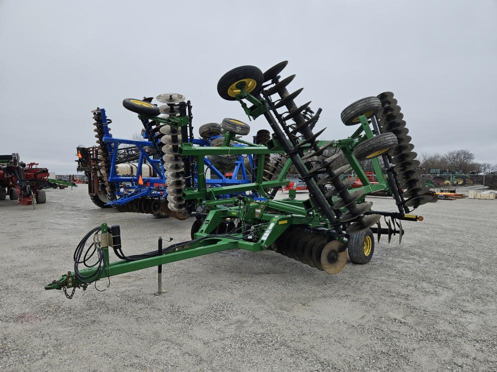 Image for 2011 John Deere 637