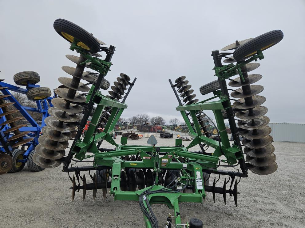 Image for 2011 John Deere 637