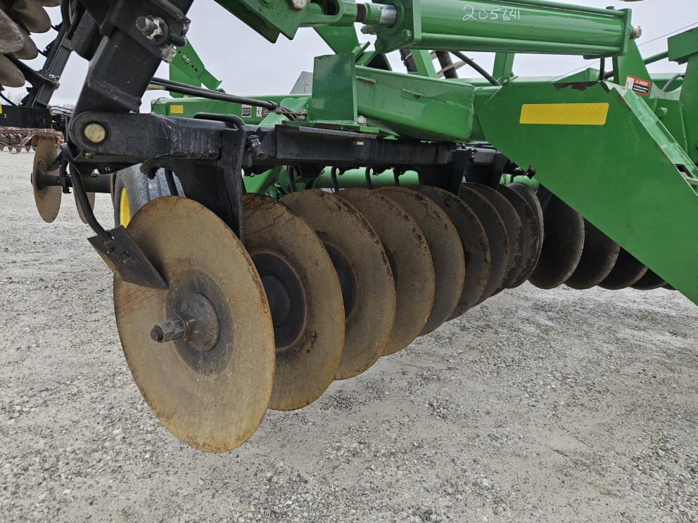 Image for 2011 John Deere 637