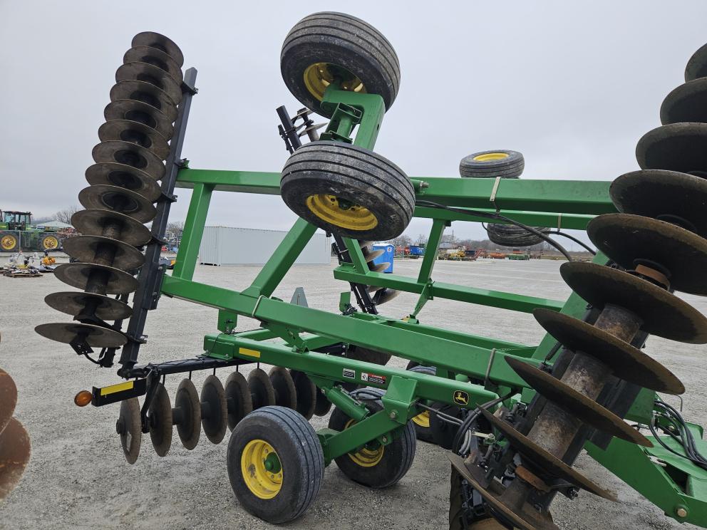 Image for 2011 John Deere 637