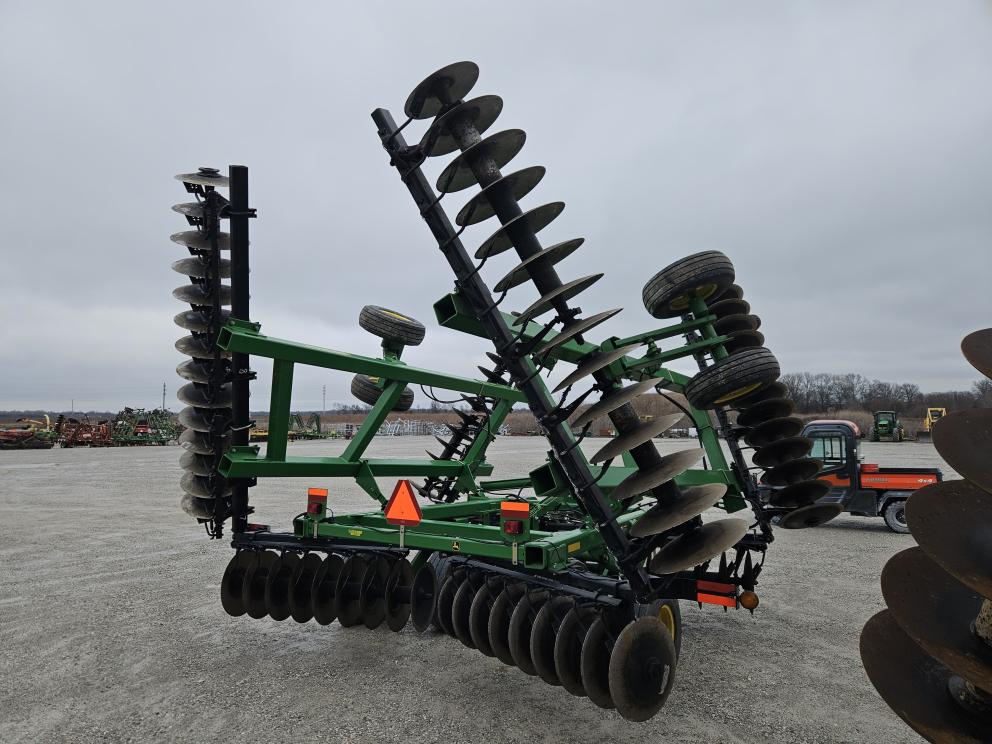 Image for 2011 John Deere 637