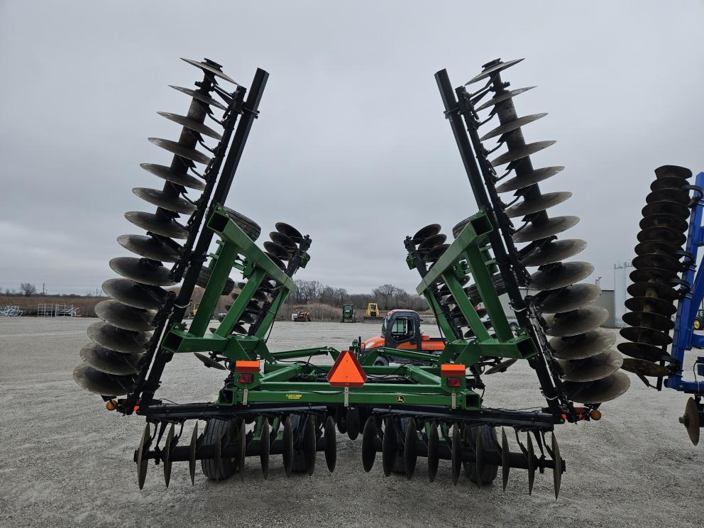 Image for 2011 John Deere 637