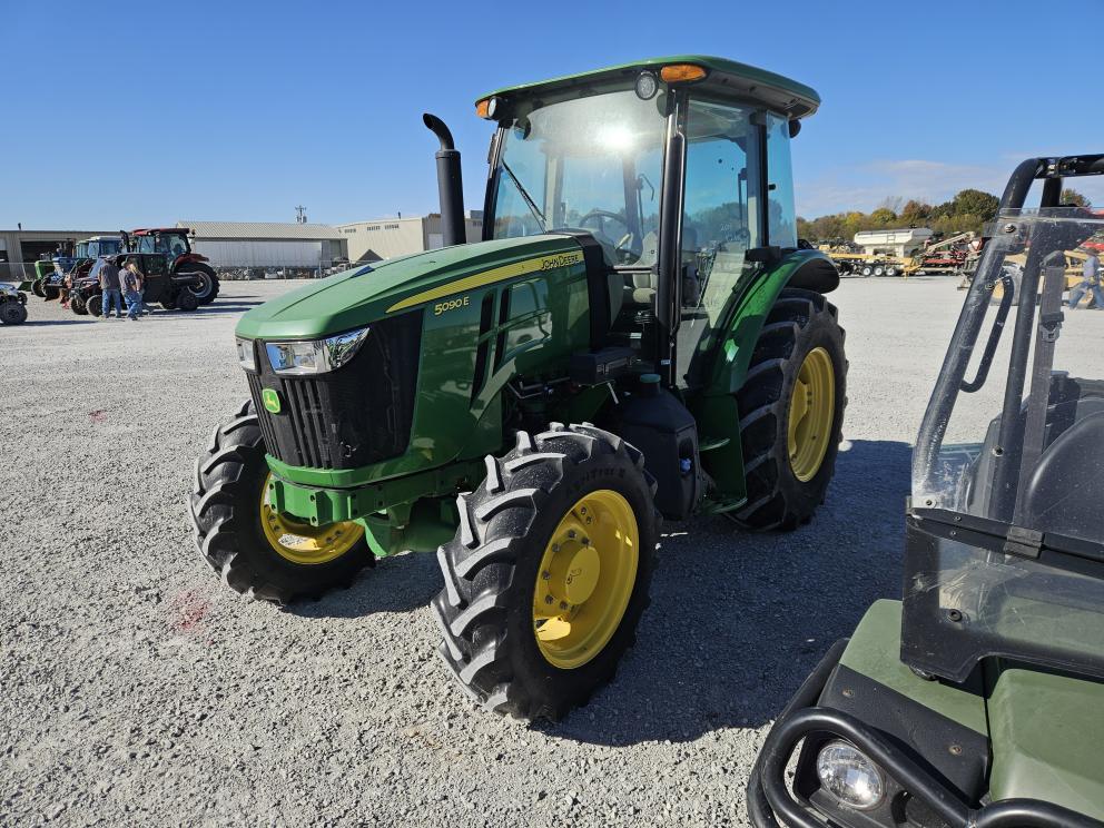 Image for 2019 John Deere 5090E