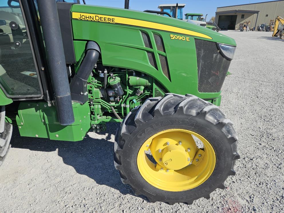 Image for 2019 John Deere 5090E