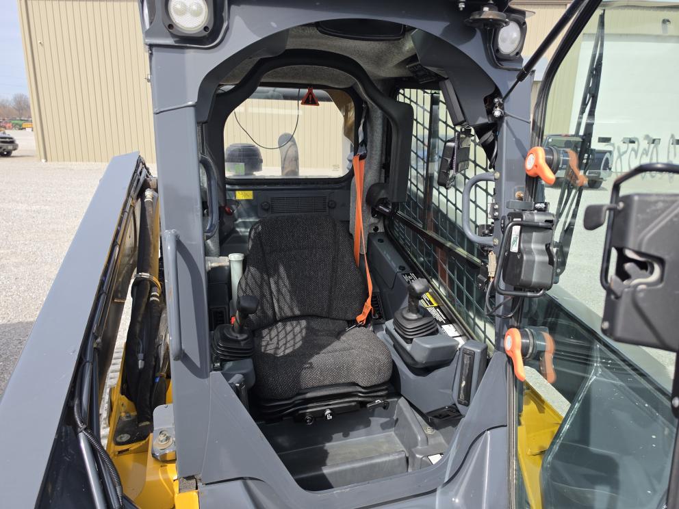 Image for 2018 John Deere 333G