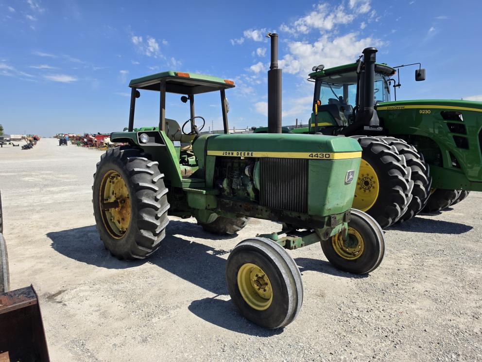Image for 1977 John Deere 4430