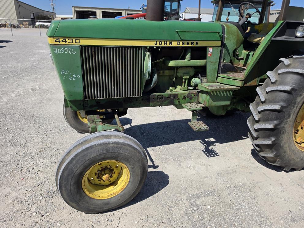 Image for 1977 John Deere 4430