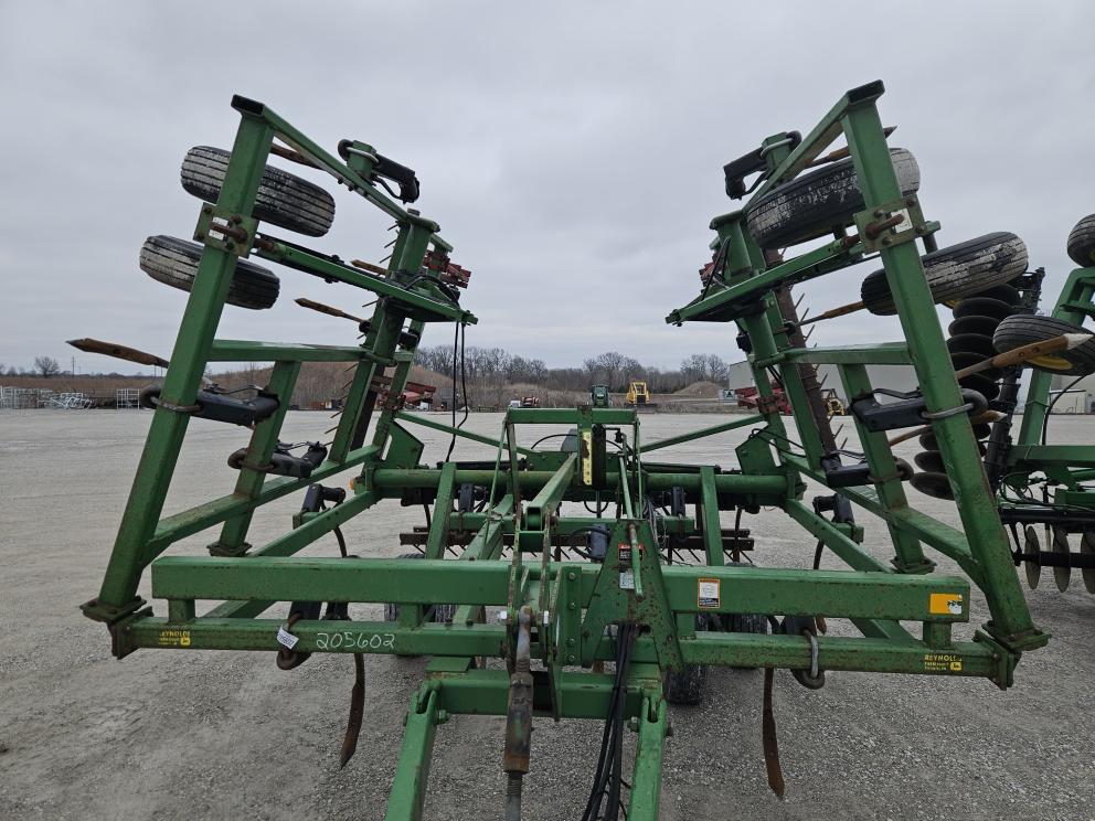 Image for 1998 John Deere 680