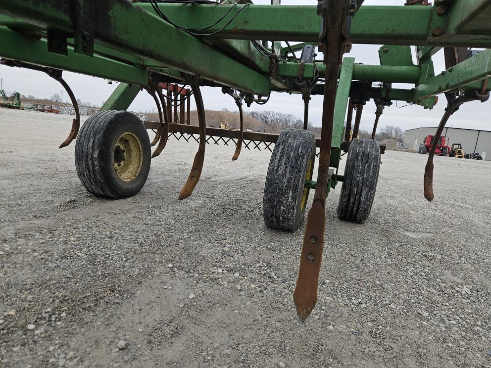 Image for 1998 John Deere 680