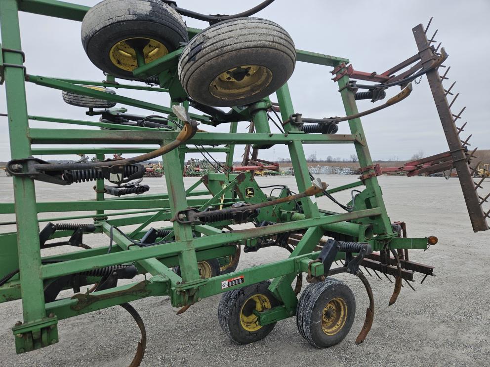 Image for 1998 John Deere 680