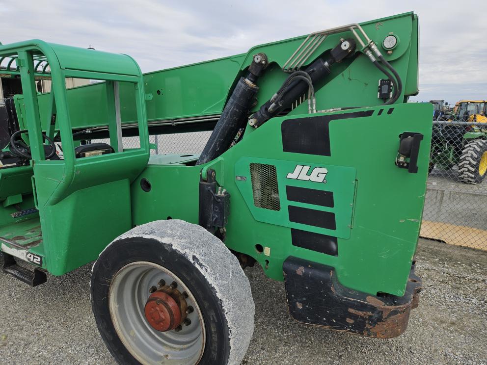 Image for 2016 JLG 8042