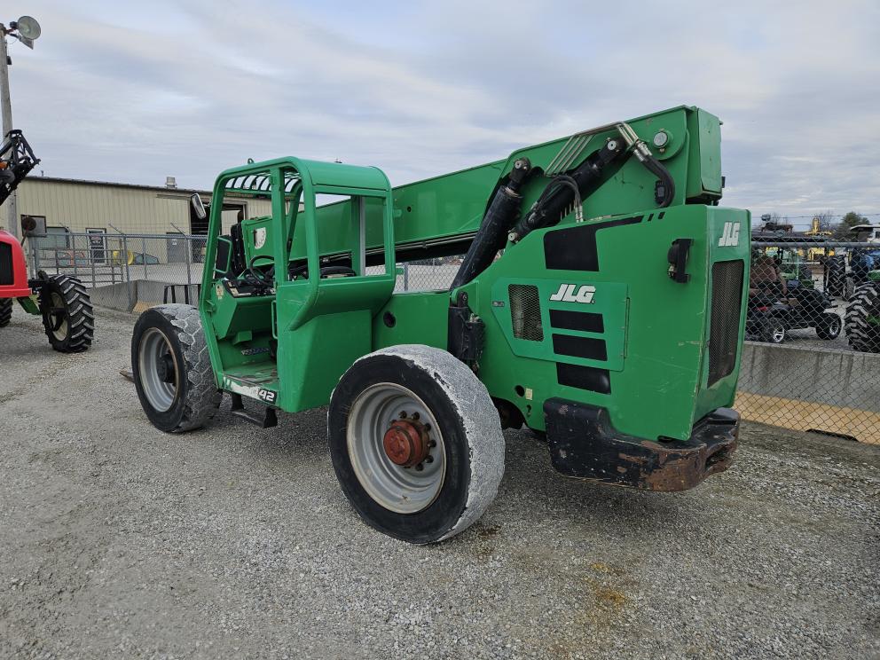 Image for 2016 JLG 8042