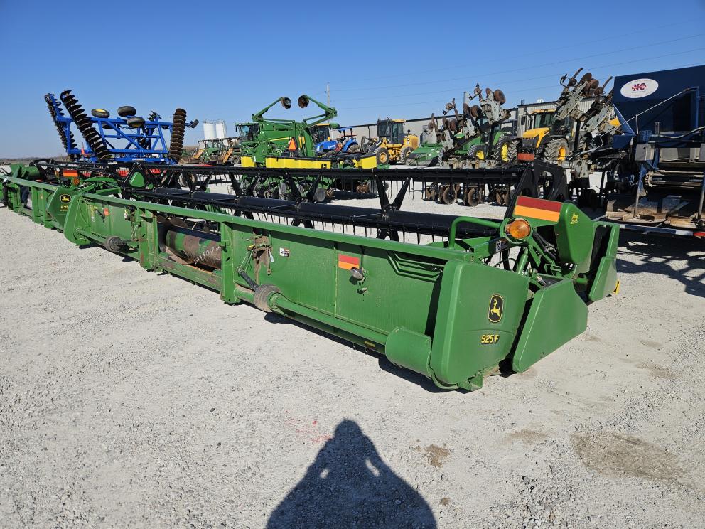 Image for 2002 John Deere 925F