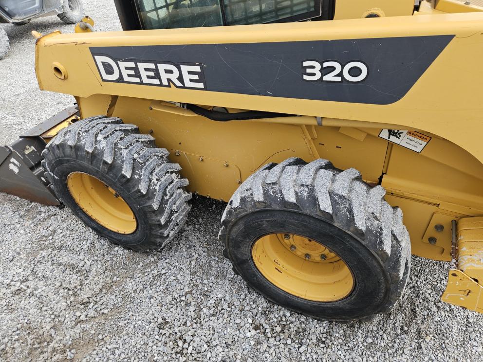 Image for 2006 John Deere 320