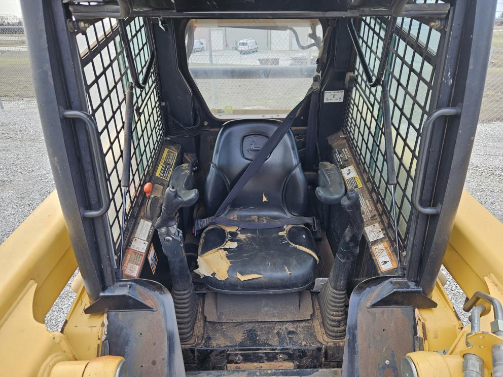 Image for 2006 John Deere 320