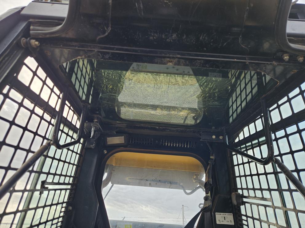 Image for 2006 John Deere 320