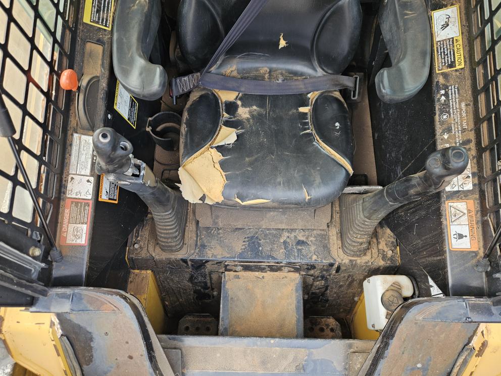 Image for 2006 John Deere 320