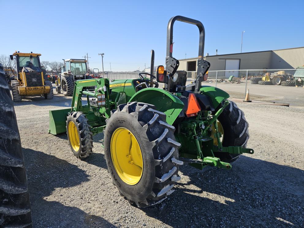 Image for 2018 John Deere 5075E