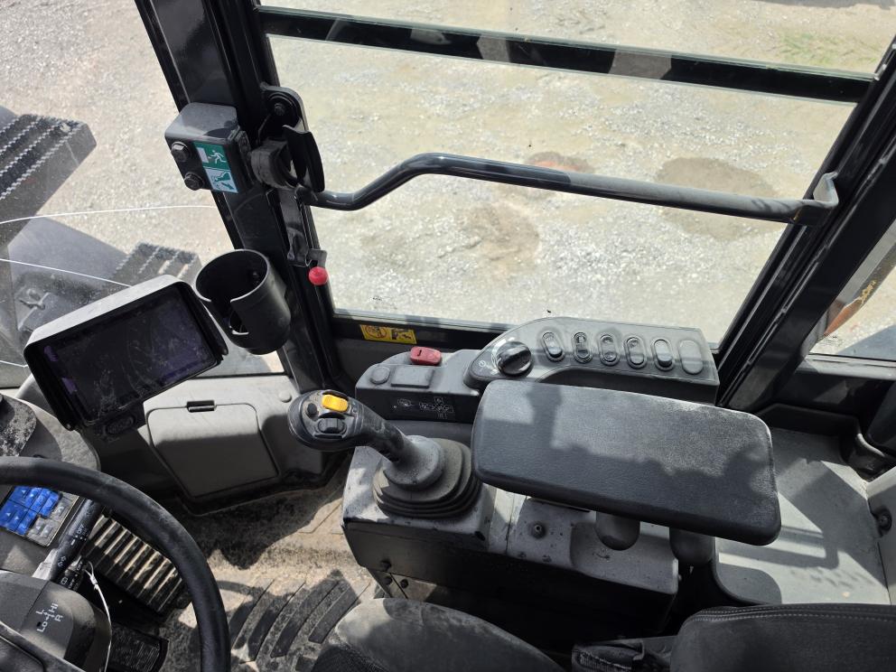 Image for 2022 Komatsu WA270-8