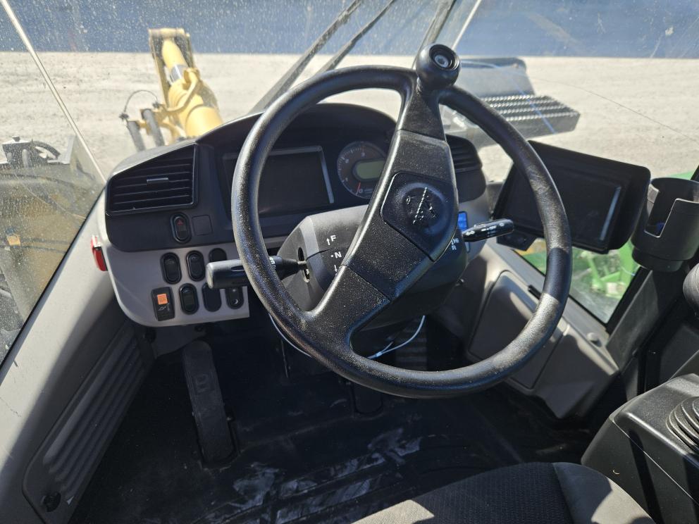 Image for 2022 Komatsu WA270-8