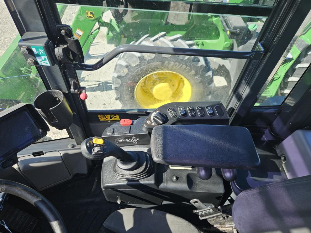 Image for 2022 Komatsu WA270-8