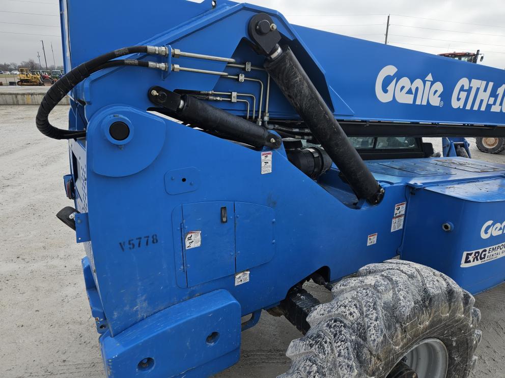 Image for 2012 Genie GTH1056