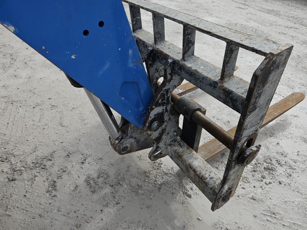 Image for 2012 Genie GTH1056