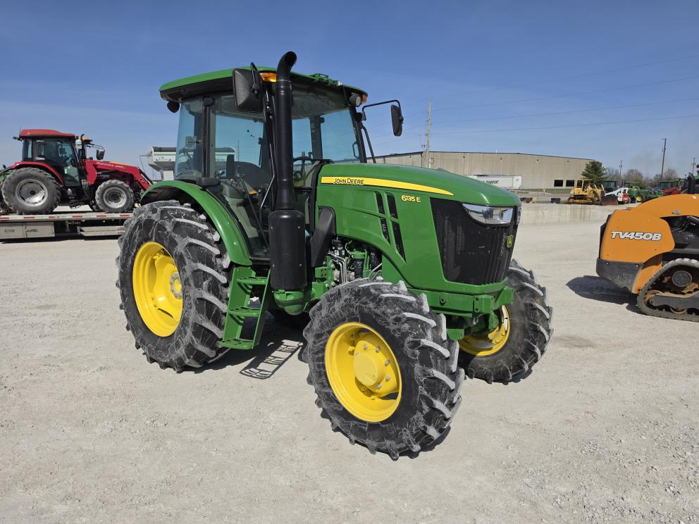 Image for 2022 John Deere 6135E