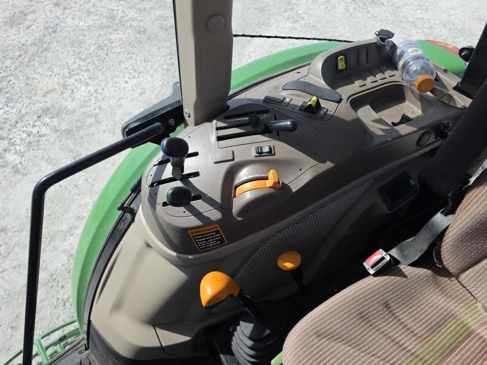 Image for 2022 John Deere 6135E