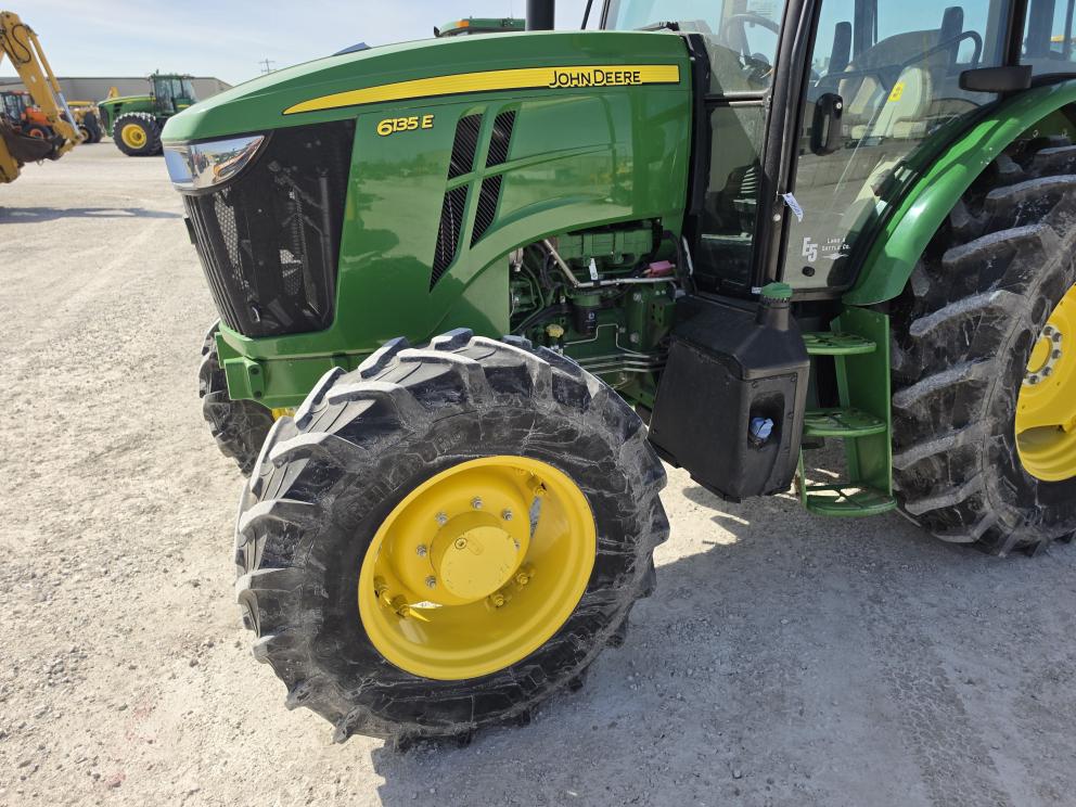 Image for 2022 John Deere 6135E