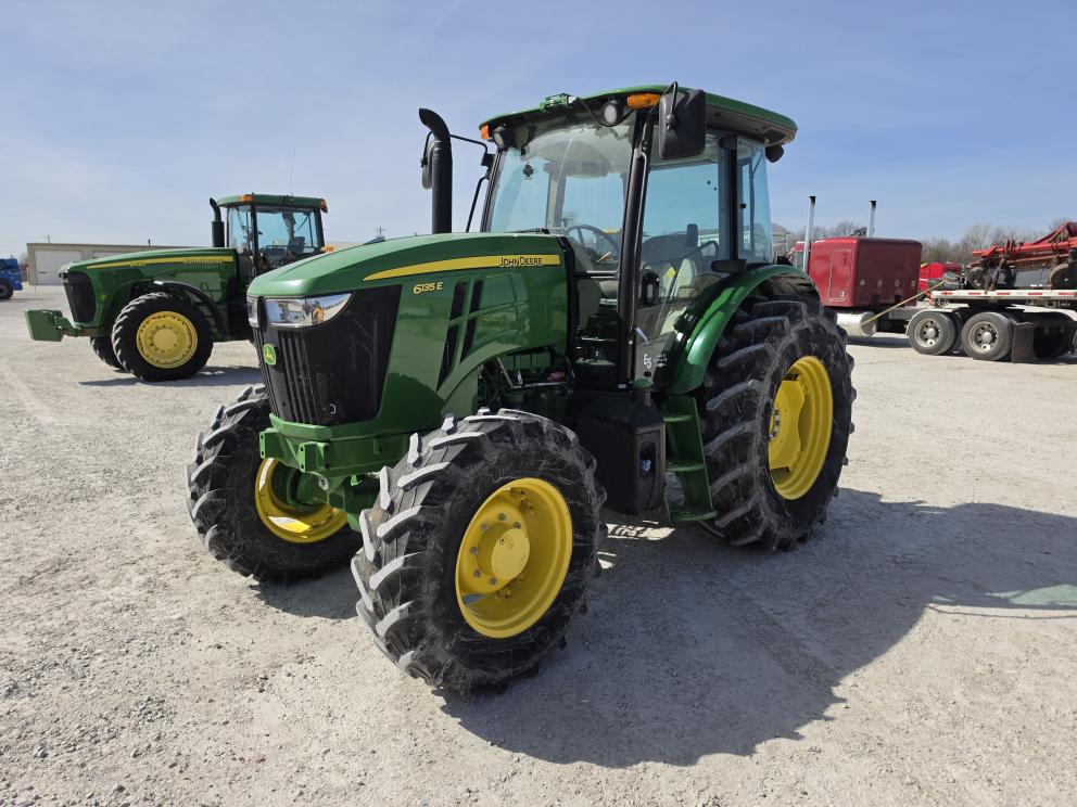 Image for 2022 John Deere 6135E