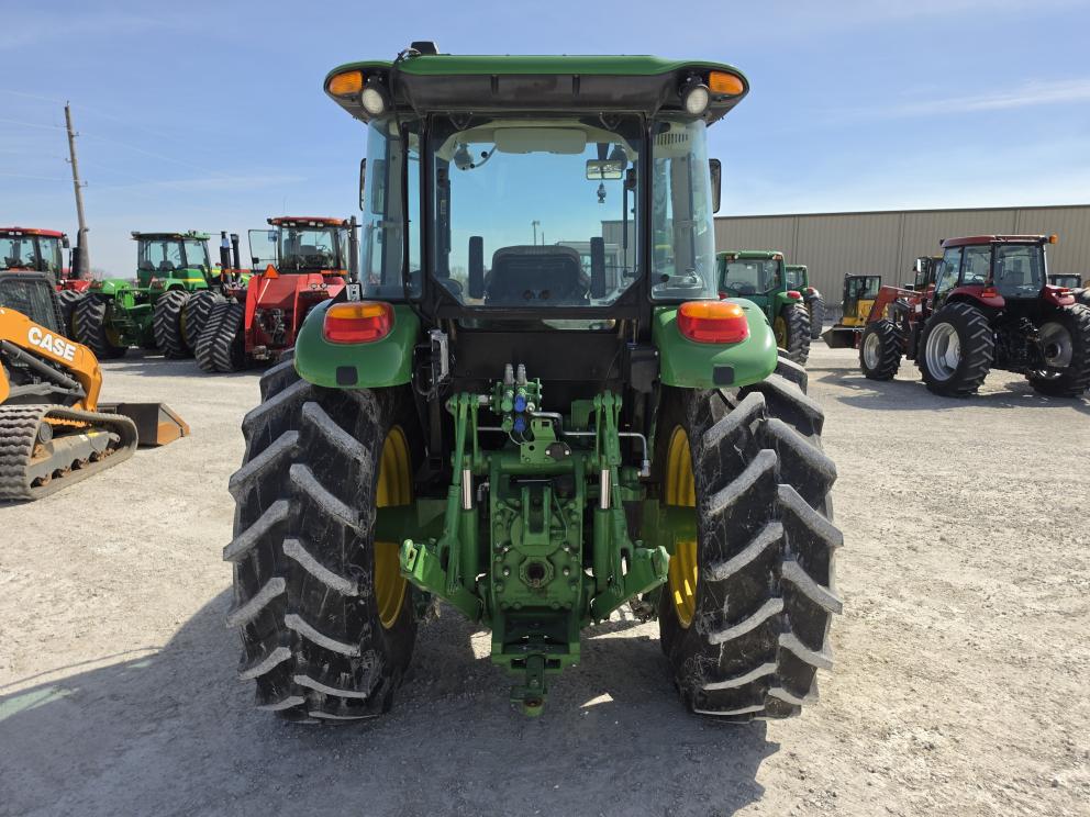 Image for 2022 John Deere 6135E