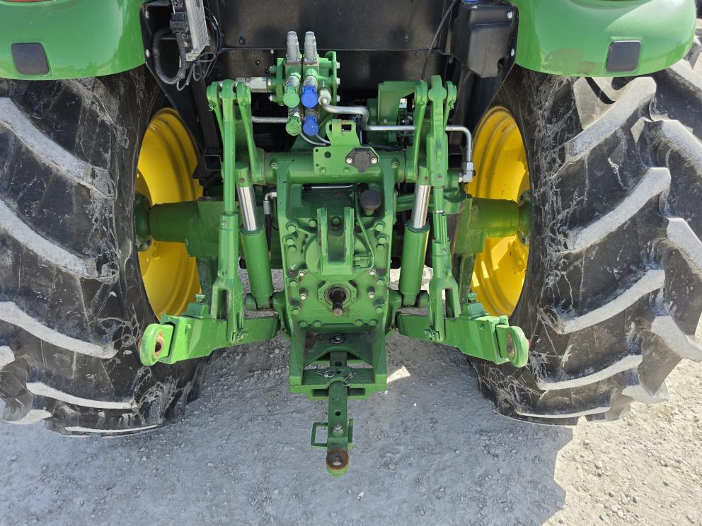 Image for 2022 John Deere 6135E