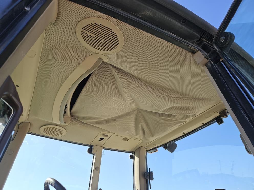 Image for 2002 John Deere 6420