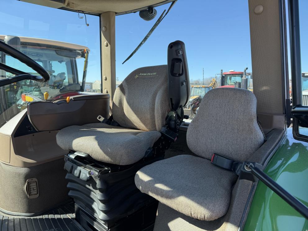 Image for 2004 John Deere 8420