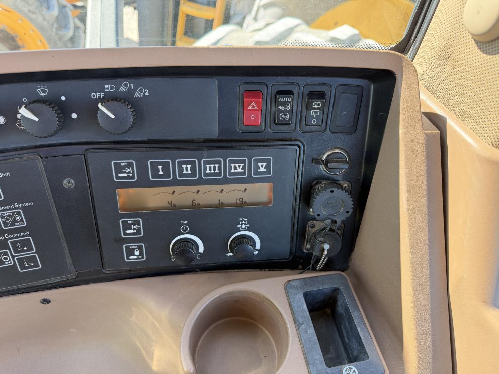 Image for 2004 John Deere 8420