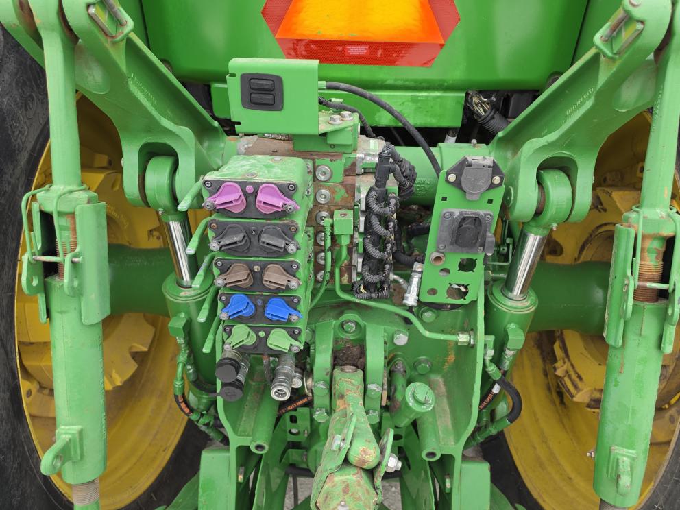Image for 2011 John Deere 8235R