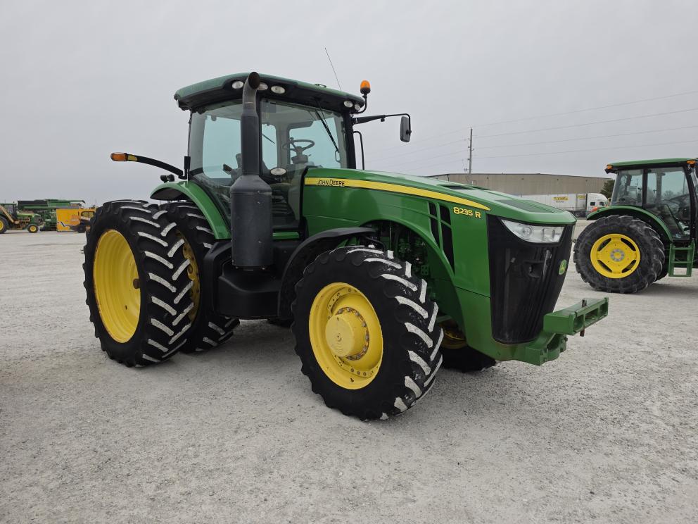 Image for 2011 John Deere 8235R