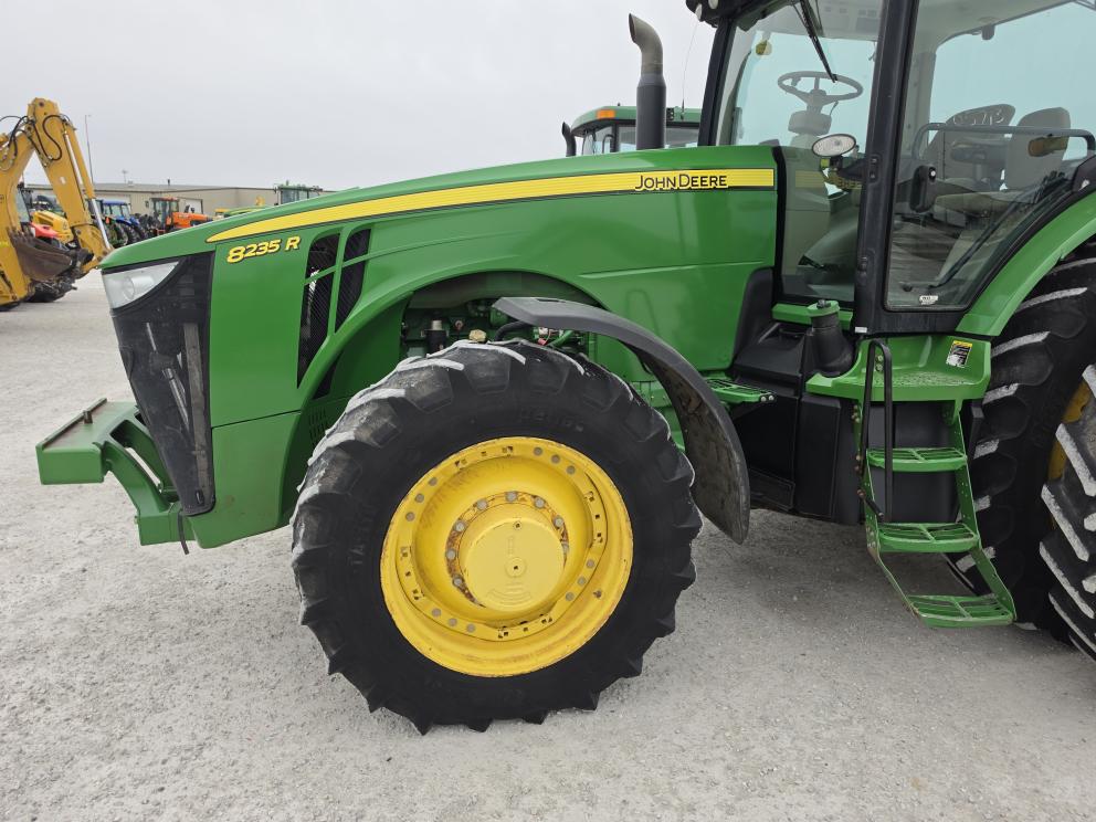 Image for 2011 John Deere 8235R