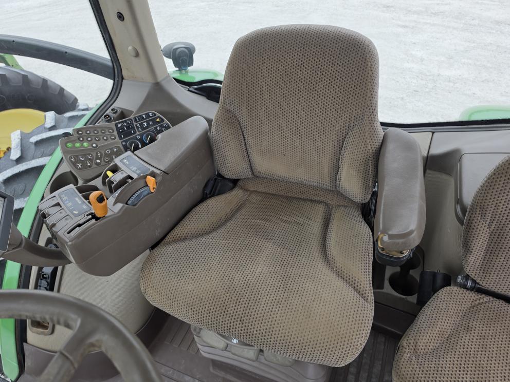 Image for 2011 John Deere 8235R