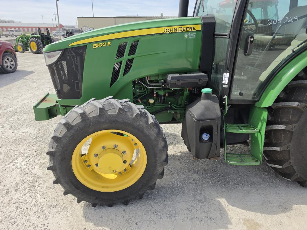 Image for 2019 John Deere 5100E