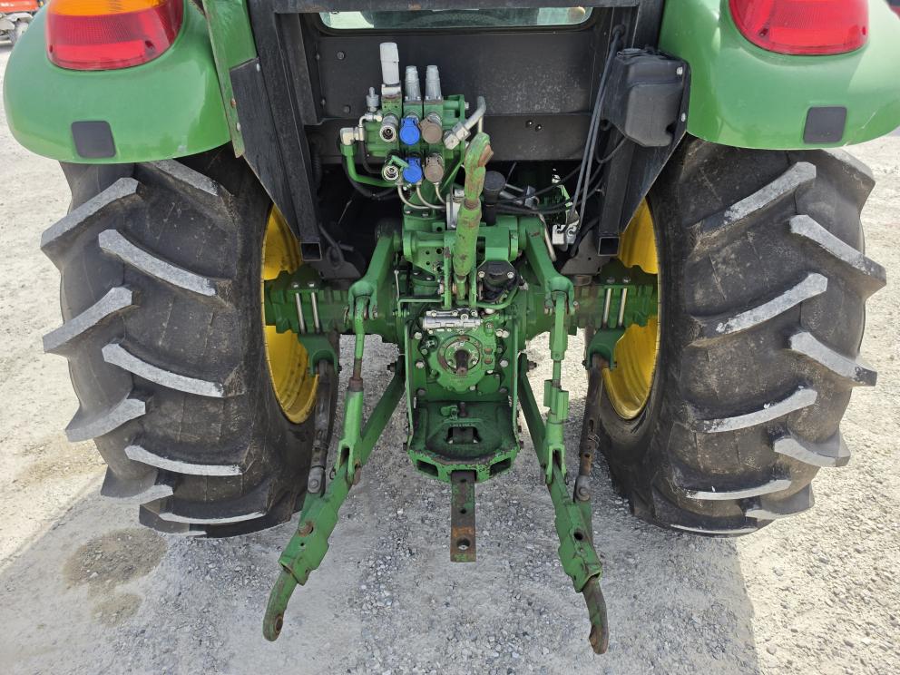 Image for 2019 John Deere 5100E