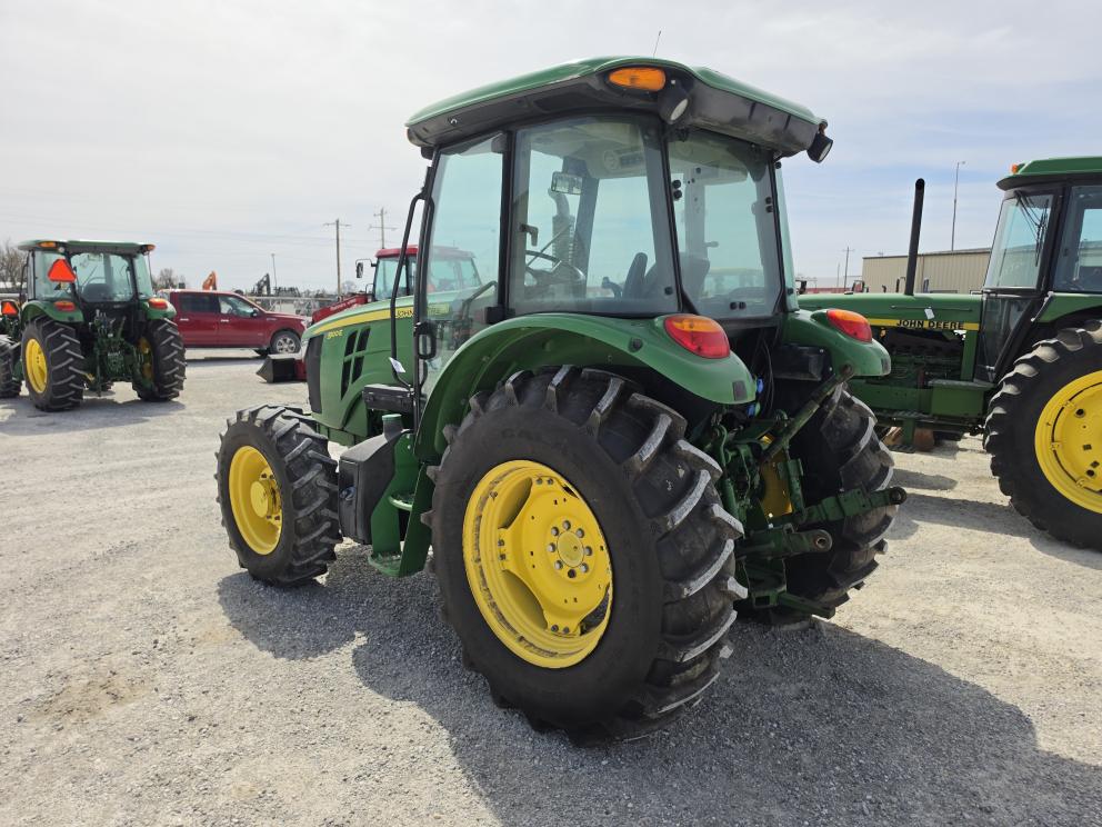 Image for 2016 John Deere 5100E